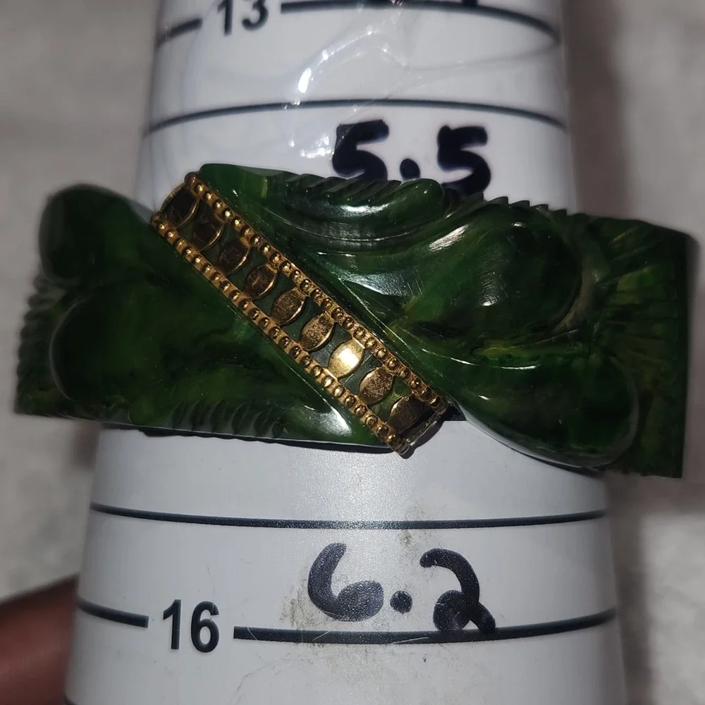 Vintage Green Marbled Bakelite Clamper Bracelet‎ Carved Art Deco Hinged Bangle
